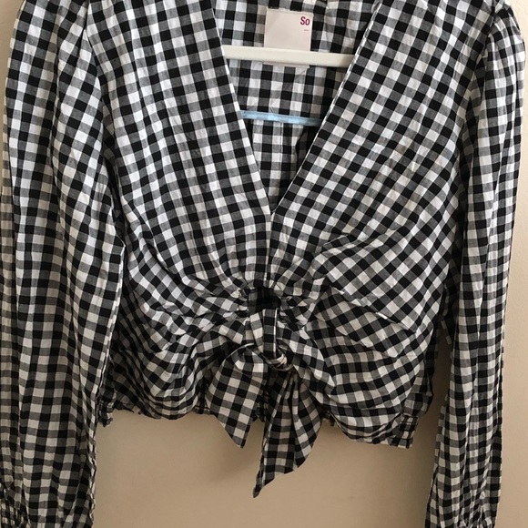 Junior’s SO Keyhole Tie Front Woven Blouse!! - Picture 2 of 6